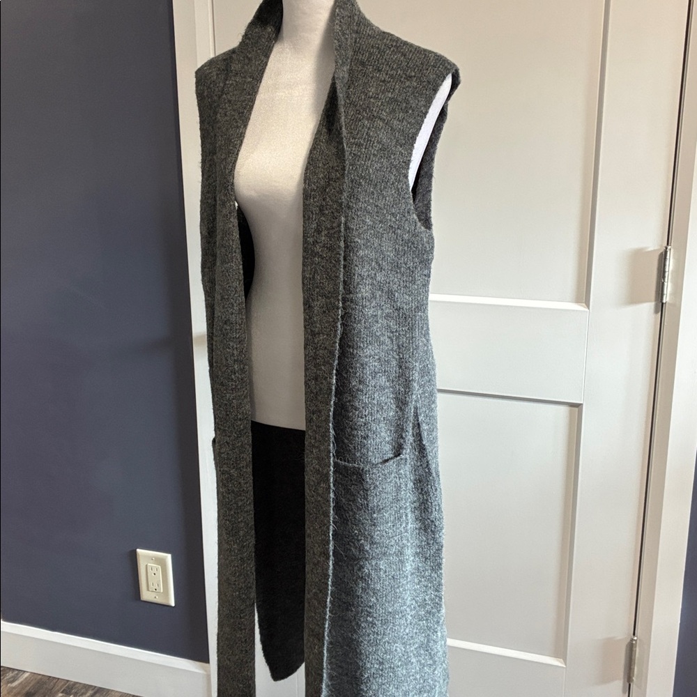 89th & Madison Charcoal Open Front Cardigan Vest - size M